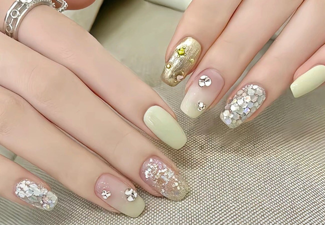 春季彩色美甲，廣西美甲店學(xué)徒推薦款