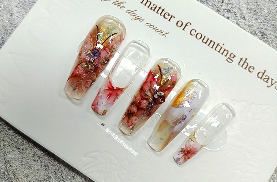 水彩花卉美甲,，廣西美甲學(xué)員培訓(xùn)班作品