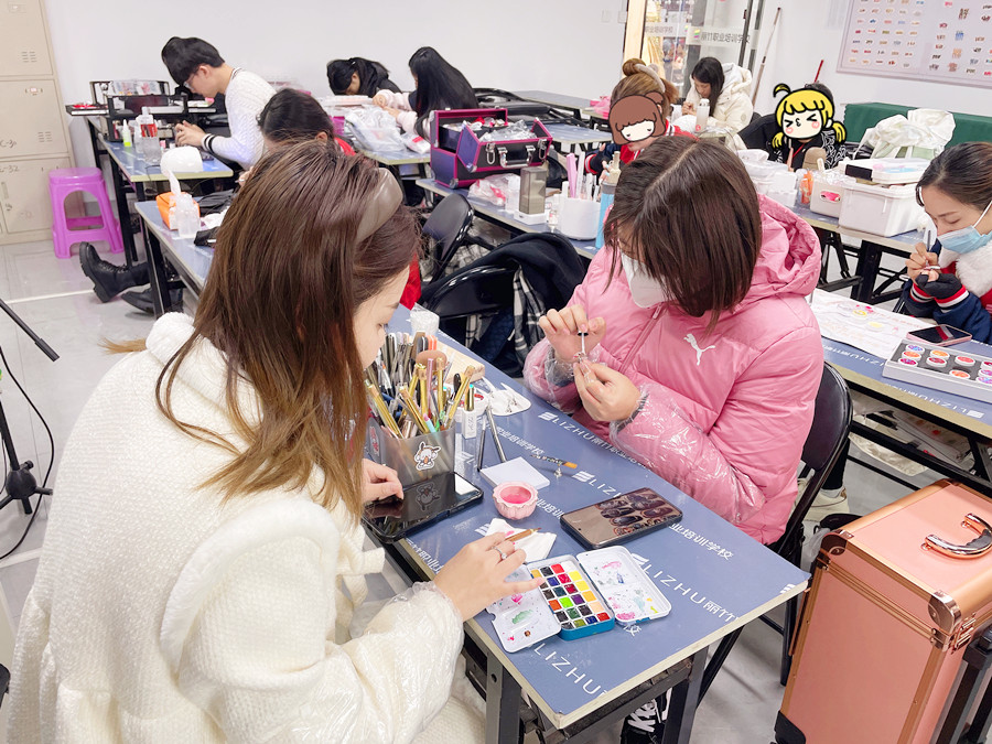 美甲學色彩重要性，廣西美甲基礎班彩教學內容