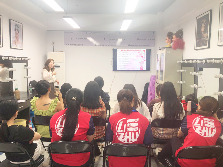 ?南寧美睫培訓(xùn)開班，3月27日如約而至
