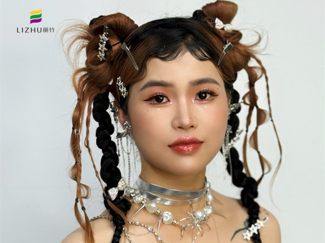 千禧甜辣妝，實(shí)力詮釋南寧彩妝學(xué)校哪家好？