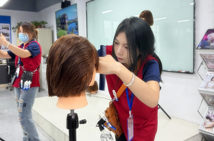 南寧美發(fā)培訓(xùn)課程：經(jīng)典廂式齊裝是什么？