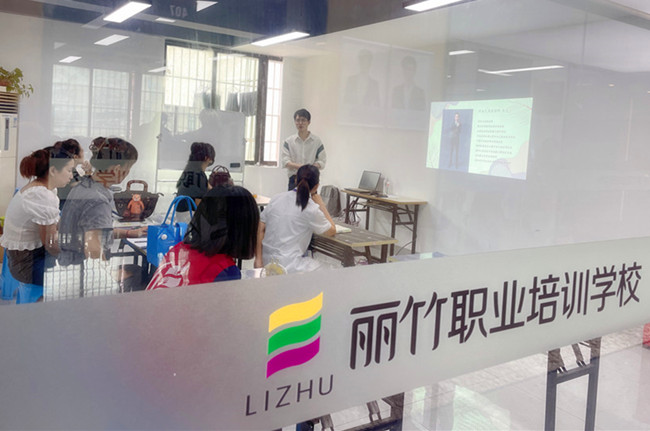 麗竹學(xué)?！睹佳鄞酱髱煱唷烽_課啦