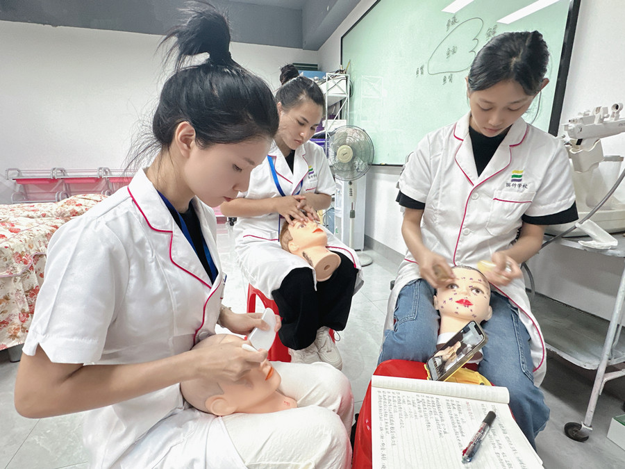 眼部疏通的必要性，廣西美容中醫(yī)學(xué)校講解
