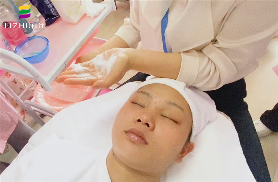 化妝前如何正確護膚？南寧化妝美容