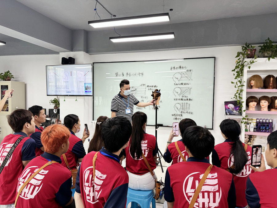 廣西南寧學(xué)美發(fā)？廣西美發(fā)學(xué)校怎么招生？