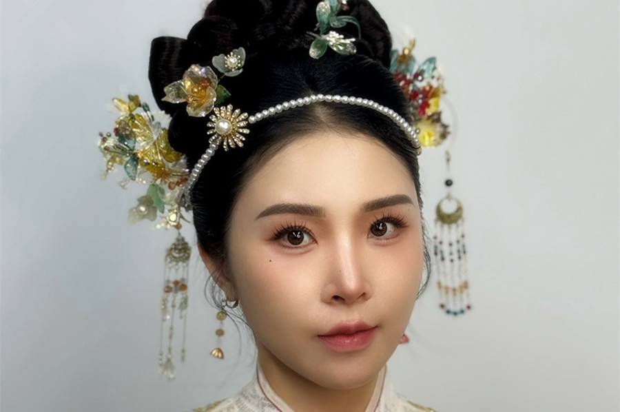 國潮新中式造型，南寧化妝新娘跟妝學校