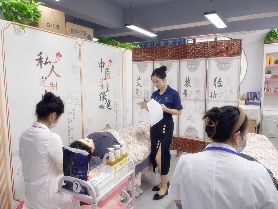 護(hù)膚品不吸收的表現(xiàn)，南寧美容護(hù)膚教學(xué)