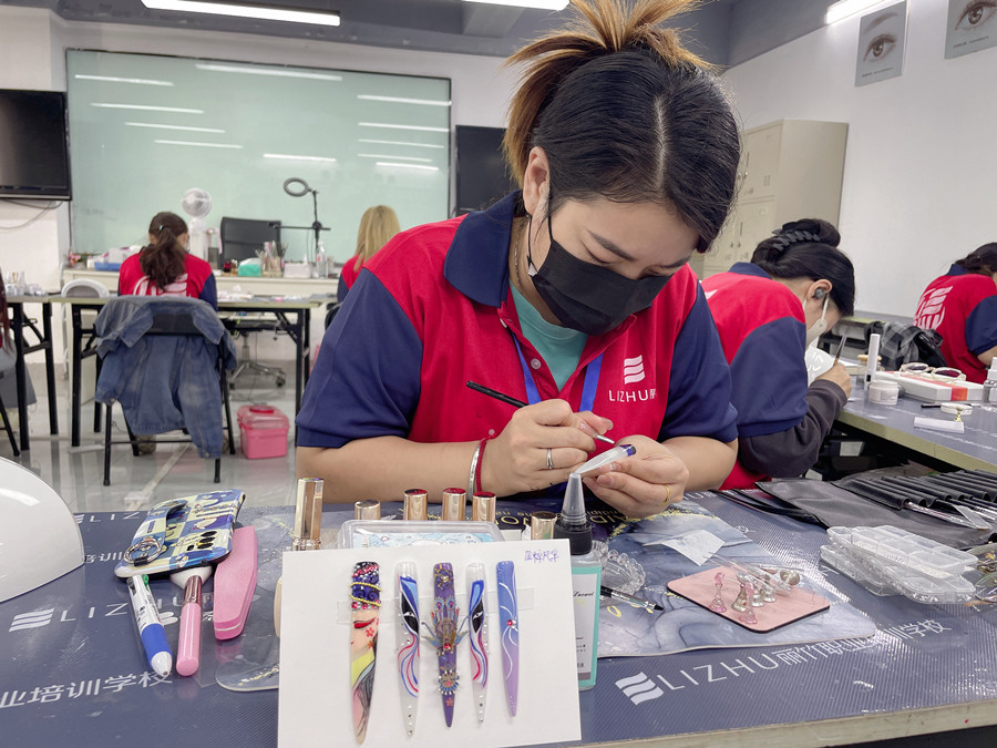 飾品彩繪美甲，南寧美甲進修提升作品