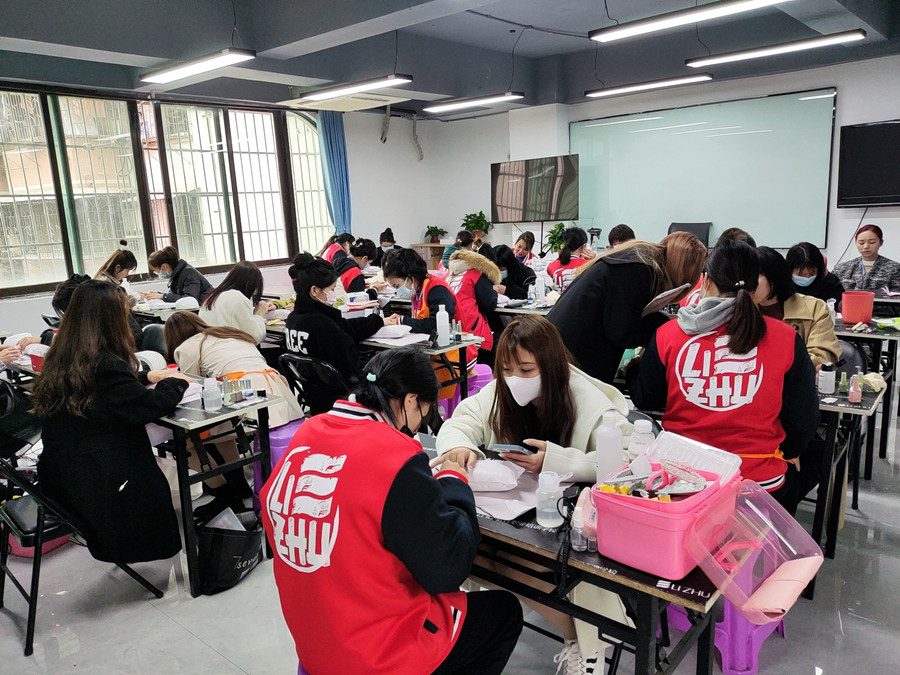 南寧美甲護(hù)理培訓(xùn)：為什么你的指甲又脆又?。?>
								
								<span id=