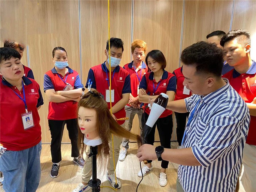 快速洗吹頭發(fā)的技巧，廣西吹風(fēng)造型整理