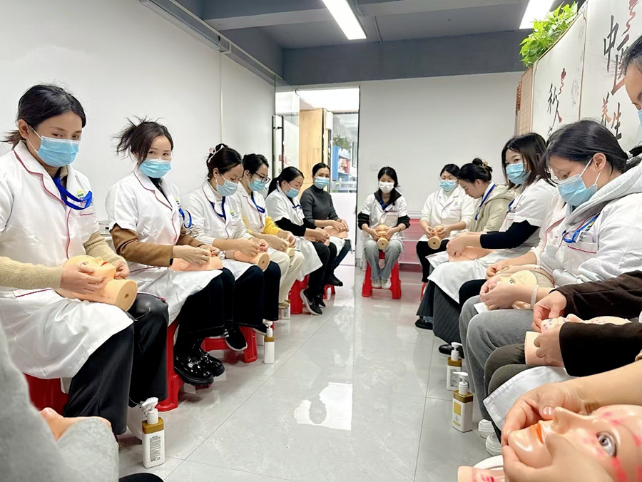 學(xué)美容不能心存僥幸，南寧美容校園生活實況