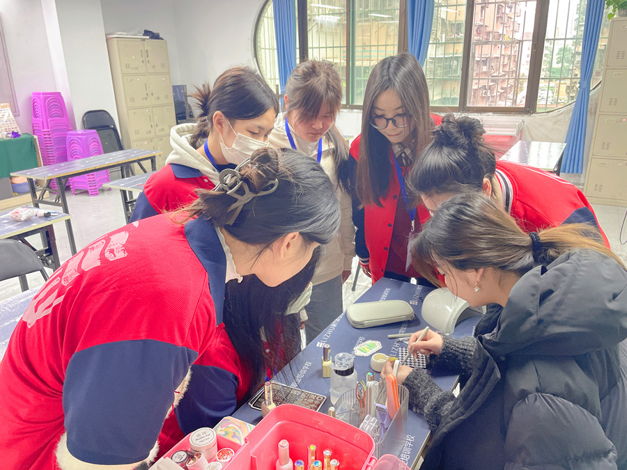 春日清新美甲，廣西美甲進(jìn)修提升作品解析