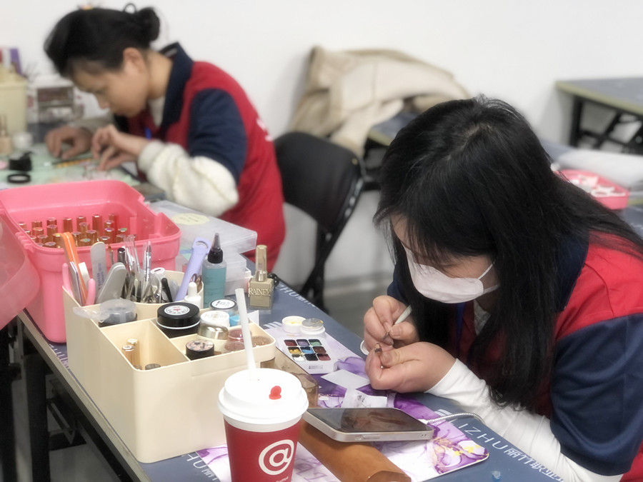 復古甜酷風美甲，南寧美甲進修提升培訓作品