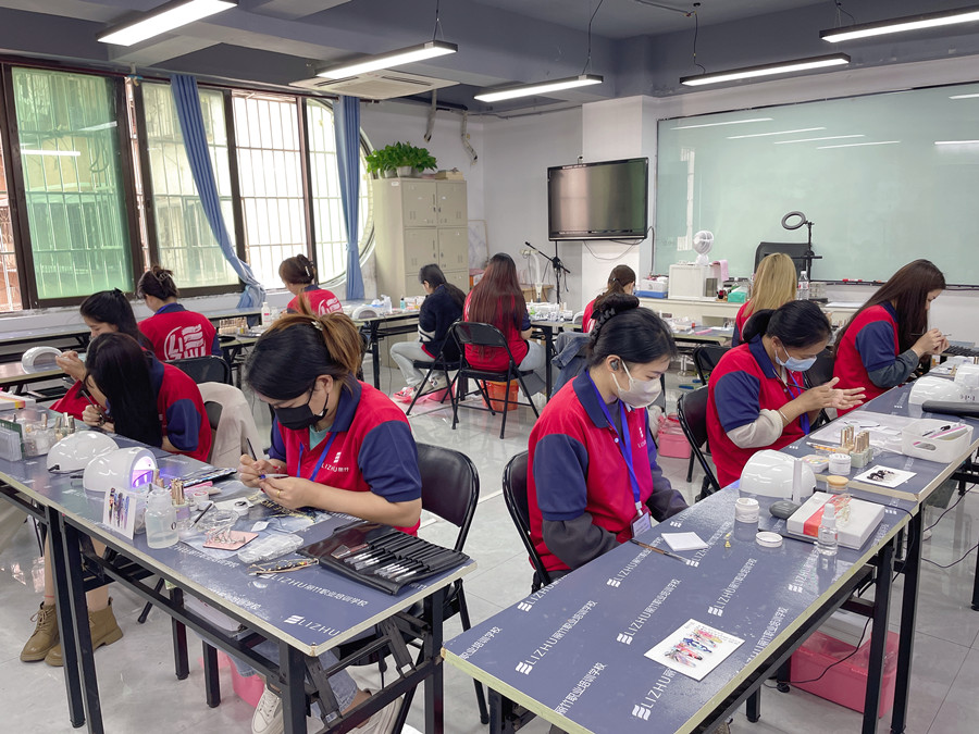  鏡面感蕾絲美甲，廣西美甲深造提升課作品