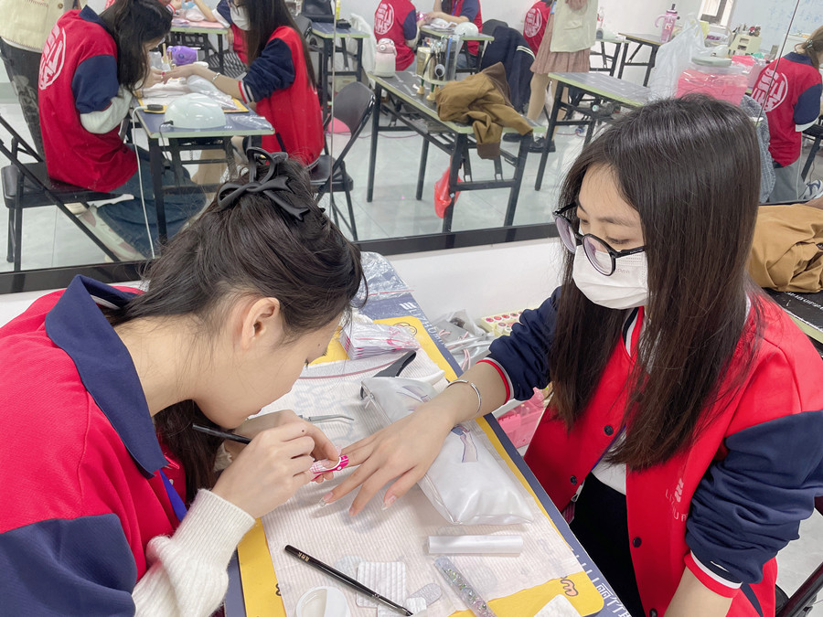 光療美甲進氣泡怎么辦？南寧美甲課件講解