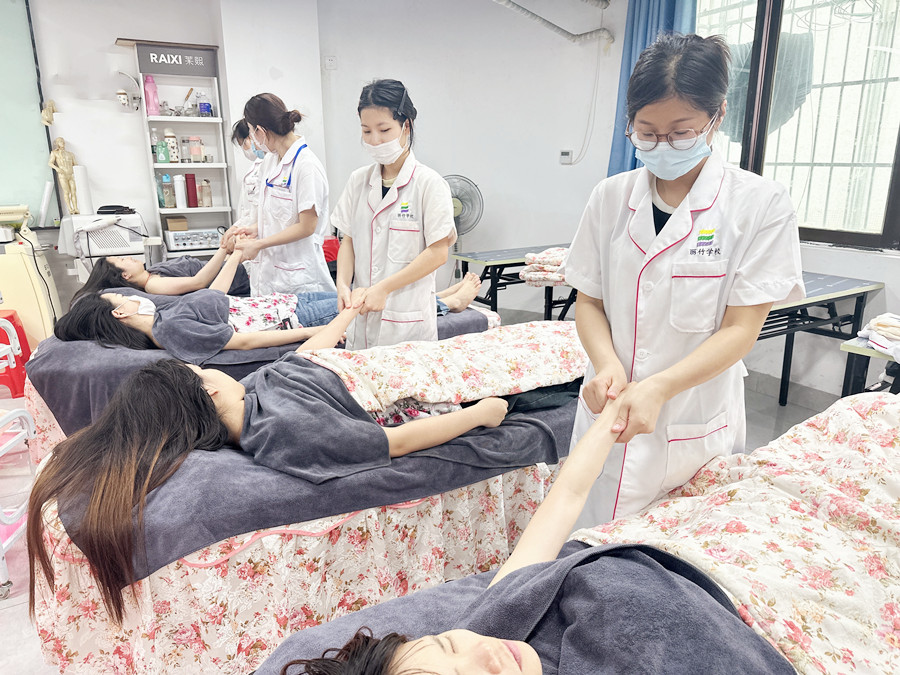 手臂按摩的好處，廣西美容美體教學(xué)