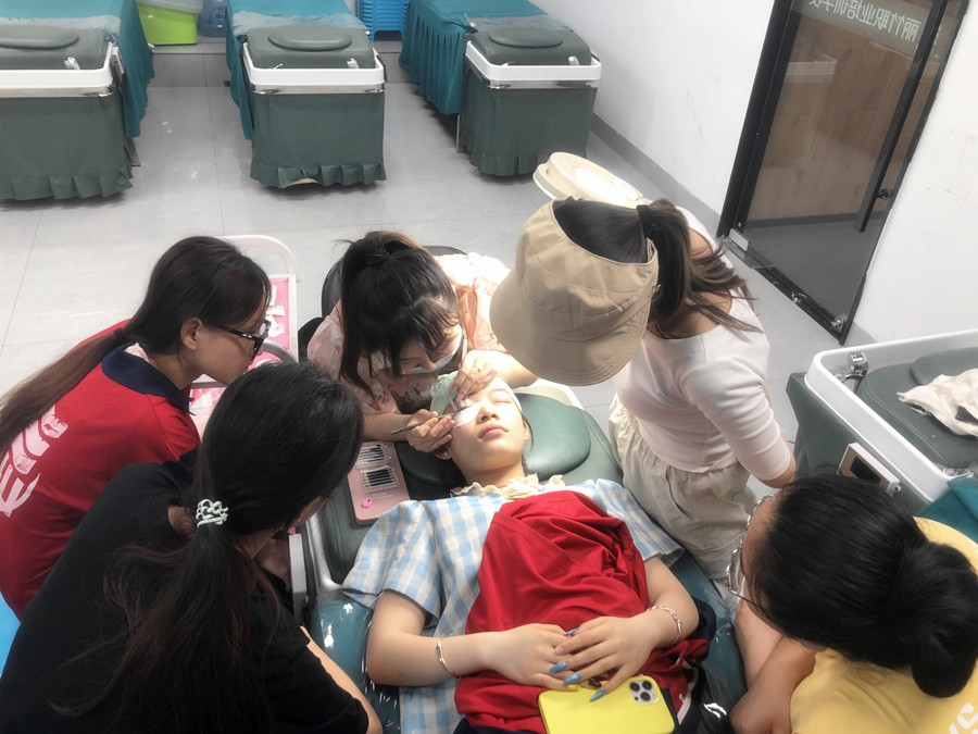 讓美睫保持時間長的技巧，學美睫從零開始
