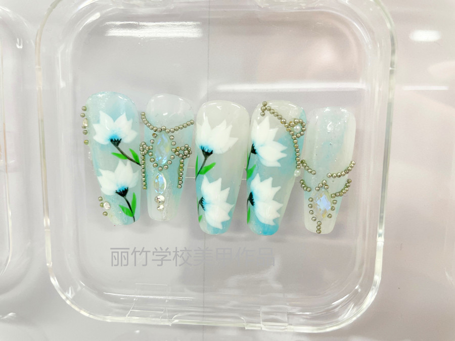 手繪花朵珠鏈美甲，南寧美甲進修深造