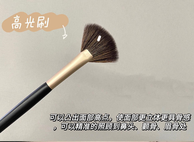 化妝刷全臉使用教程，南寧化妝培訓(xùn)教程