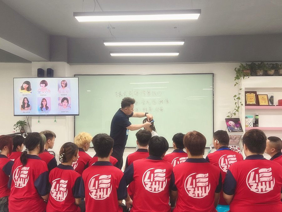 不同臉型適合的劉海類(lèi)型，南寧剪發(fā)學(xué)習(xí)分享
