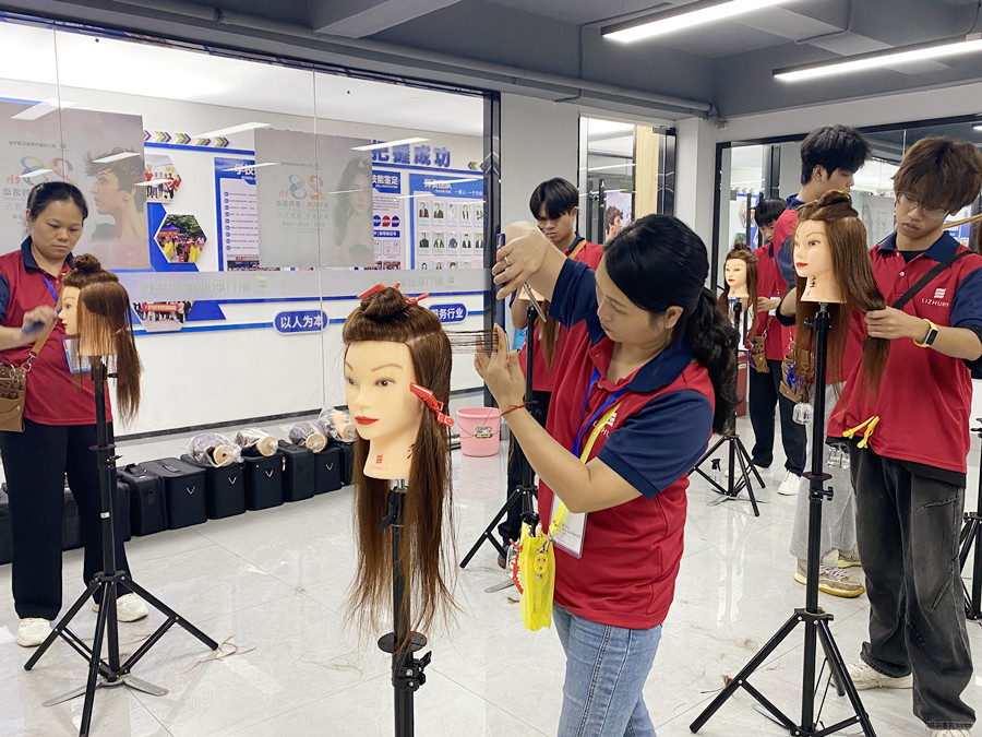 想在廣西學女士剪發(fā)，廣西美發(fā)怎么招生