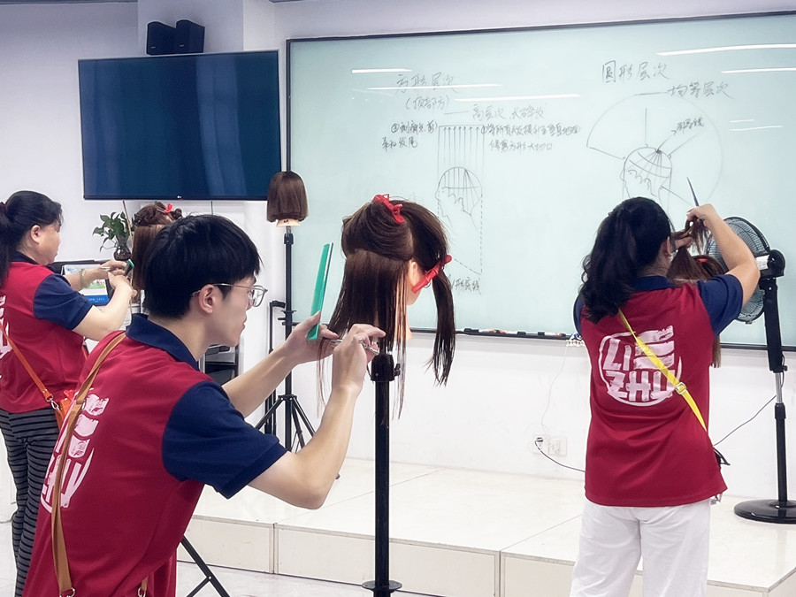 圓形層次修剪是什么？廣西美發(fā)造型學校為你解答