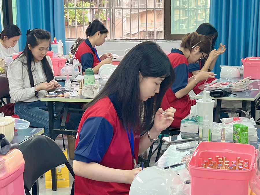 廣西美甲學(xué)習(xí)日常，到處都是歡聲笑語