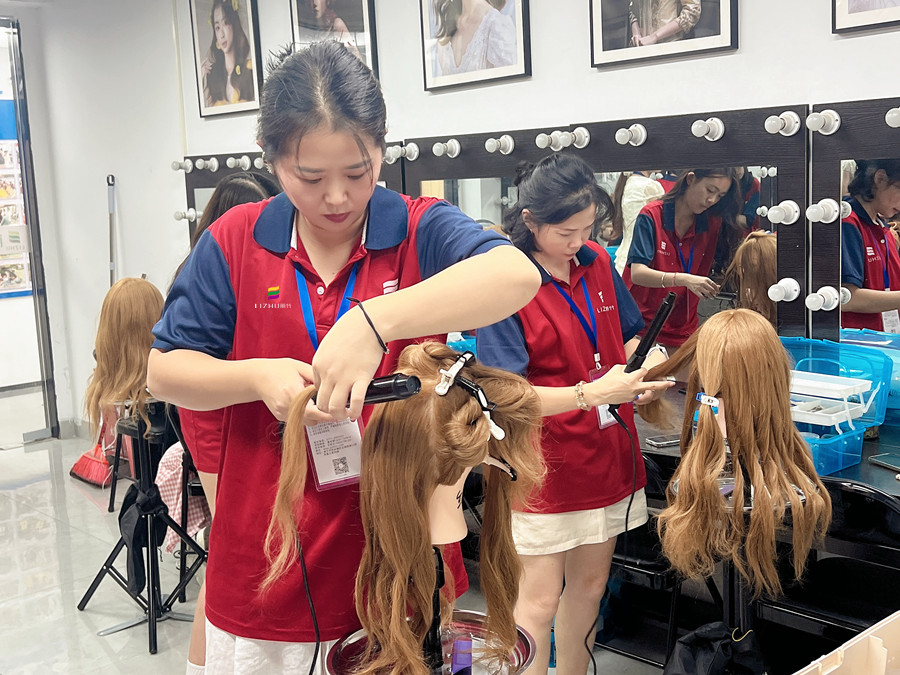 卷發(fā)護(hù)理技巧，廣西燙染技術(shù)學(xué)校課程