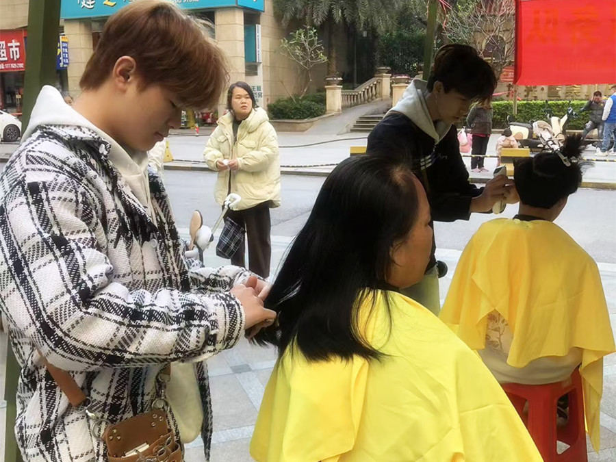 新手剪女士中長發(fā)核心技巧，南寧美發(fā)造型學(xué)校分享