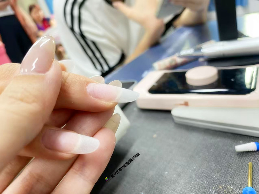 美甲建構(gòu)塑型的好處，南寧美甲課程講解