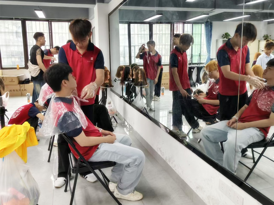 新手學(xué)燙染真人實操課堂練習(xí)
